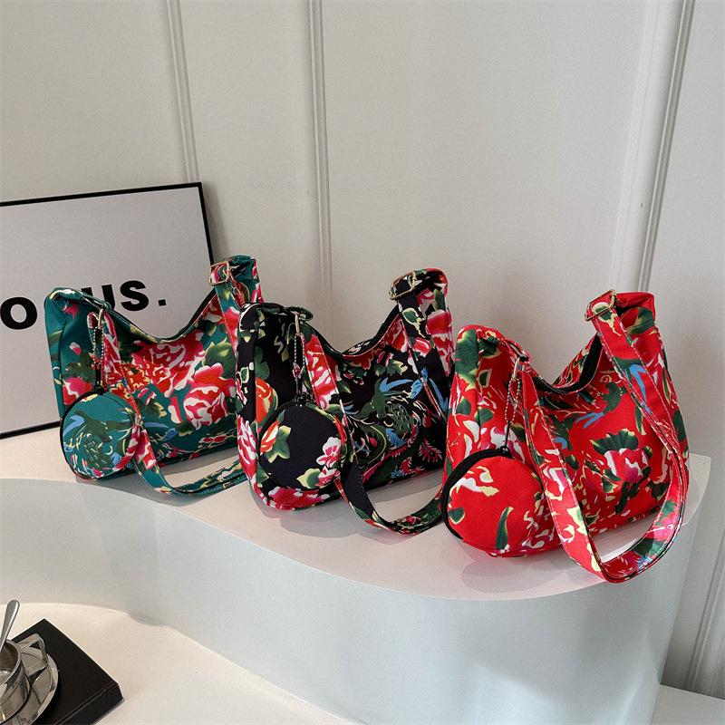 High-end Ethnic Style Large Flower Quilt Single Shoulder Bag New Fashionable Casual Simple Crossbody Tote Bag