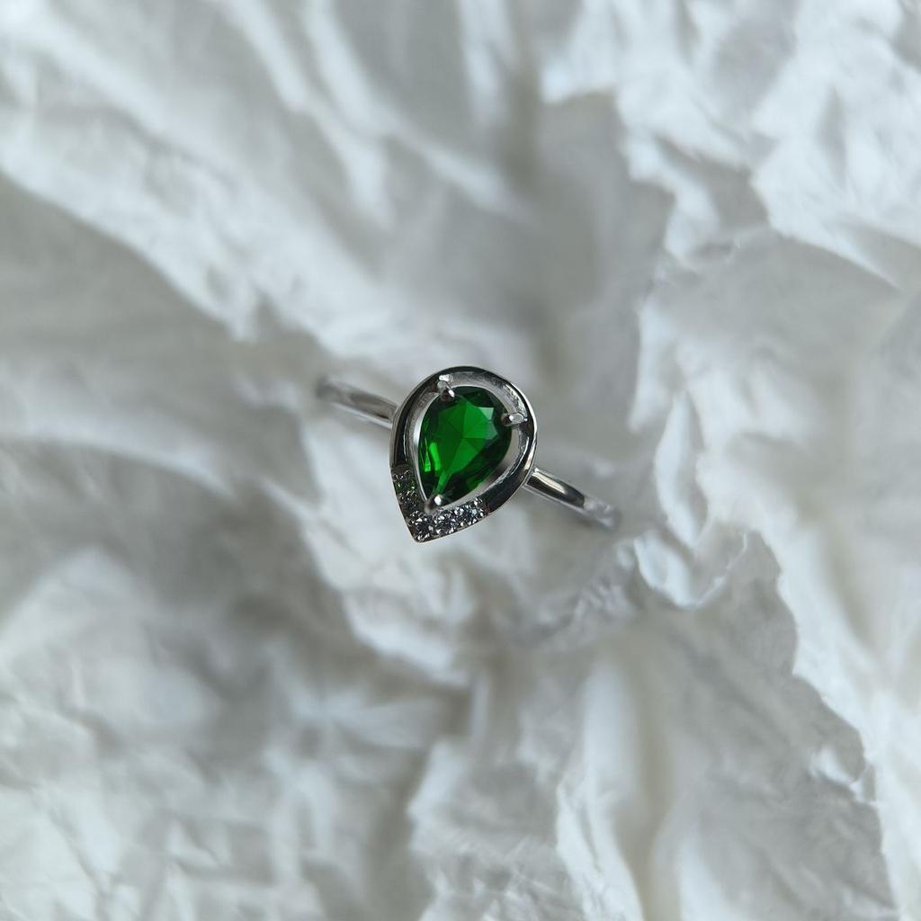 Серебряное кольцо с изумрудом nano 0.605ct, вес изделия 2,07 гр (2192213)