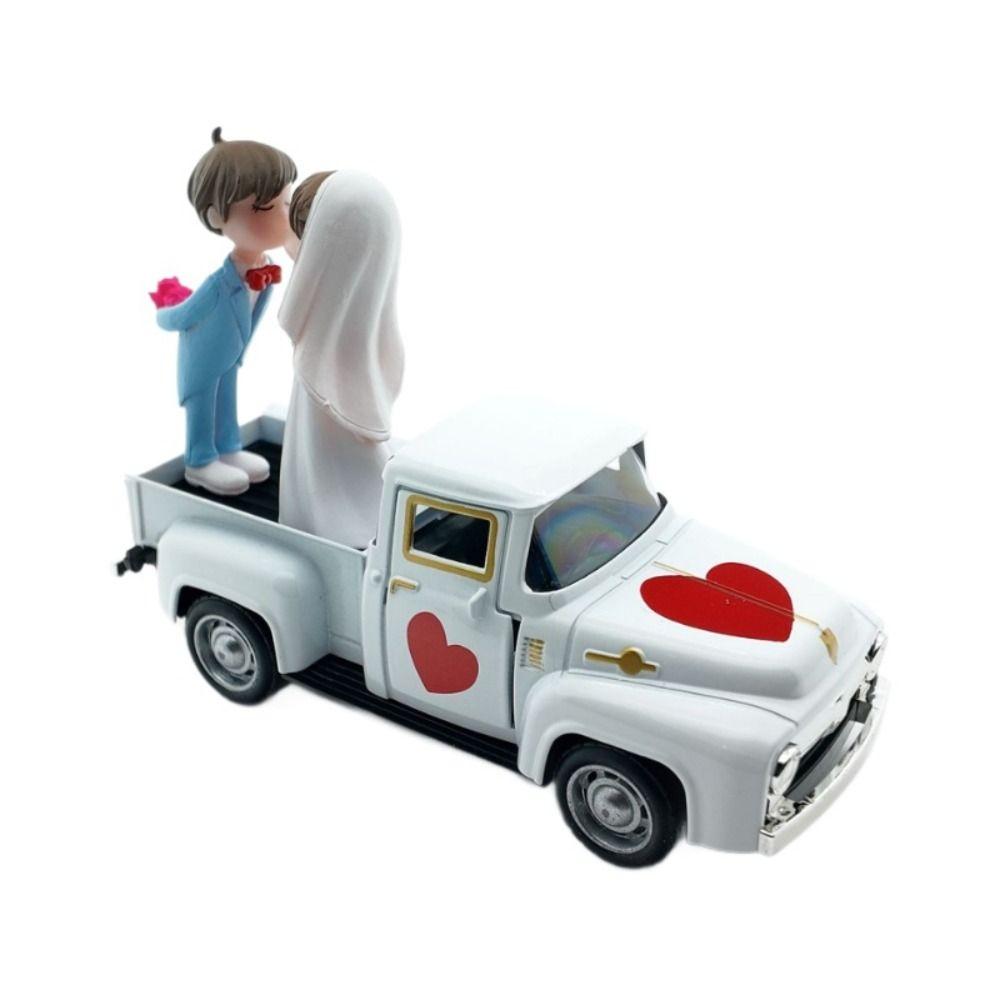 С куклой-парой, мини-автомобильным украшением, металлическим миниатюрным автомобилем в форме сердца, настольным декоративным