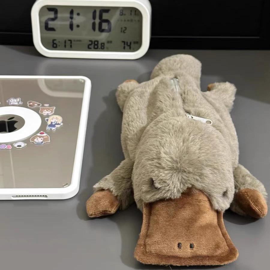 Плюшевый пенал в виде утконоса - Мягкий, милый, антистрессовая кукла для хранения канцелярских принадлежностей