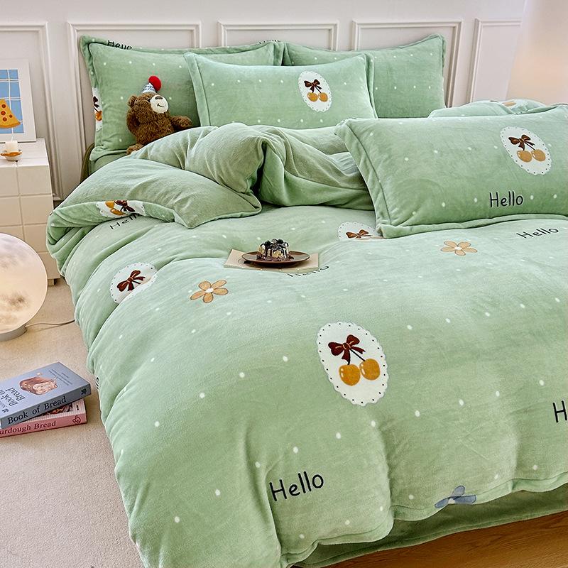 Утолщенный четырехпредметный комплект с принтом из молочного флиса, теплый флис, коралловый флис, приятный к коже, для студенческого общежития
