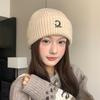 Вязаная шапка с вышивкой букв для женщин на осень и зиму, большой окружности головы, шерстяная шапка, утолщенная, теплая, с защитой ушей, пуловер, холодная шапка