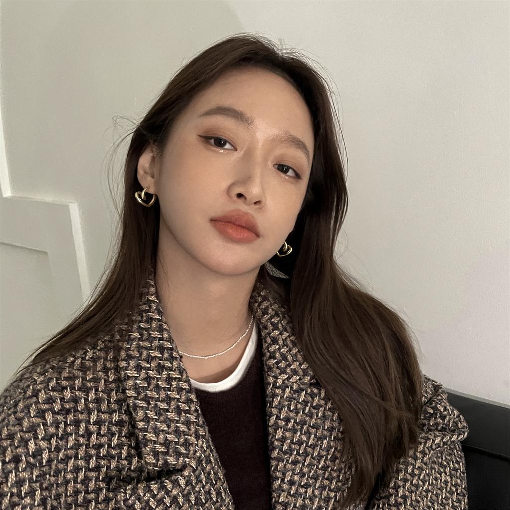 Вращающиеся серьги-гвоздики Love, нишевый дизайн модных девушек, серебряные иглы 925 пробы, темперамент, модные украшения для ушей, универсальные