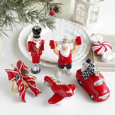 Мультяшные пластиковые украшения Санта, елочные дизайны, красочные рождественские украшения с