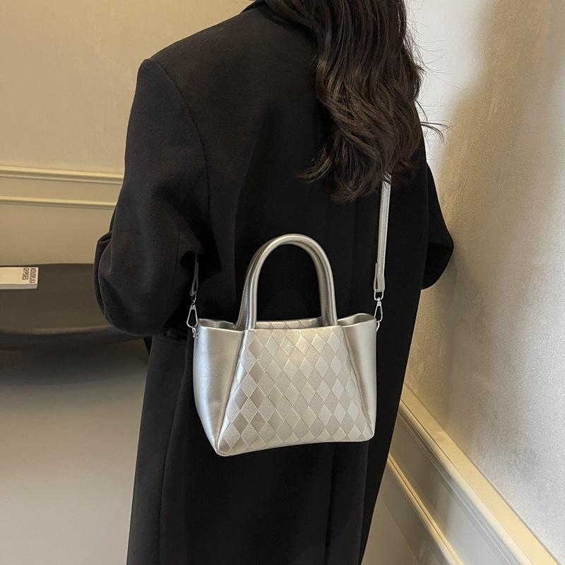 Premium Small Bag Women's Bag 2025 New Fashion Messenger Bag Trendy Line Texture Rhombus Portable Bucket Bag