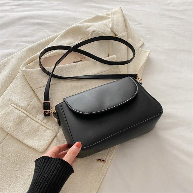 Chic 2024 Summer Fashion Shoulder Bag For Women Trendy Street Style Handbag Beige