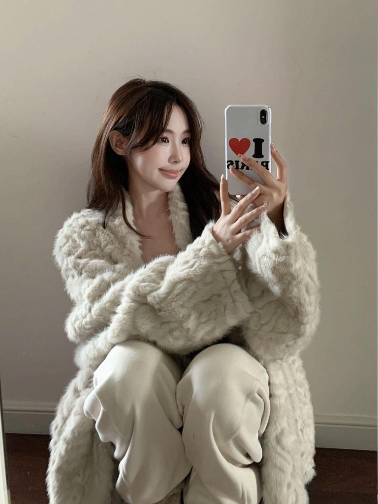 Женское пальто средней длины из искусственного меха норки и замши - Зимнее пальто оверсайз ленивого стиля с крашеными кончиками