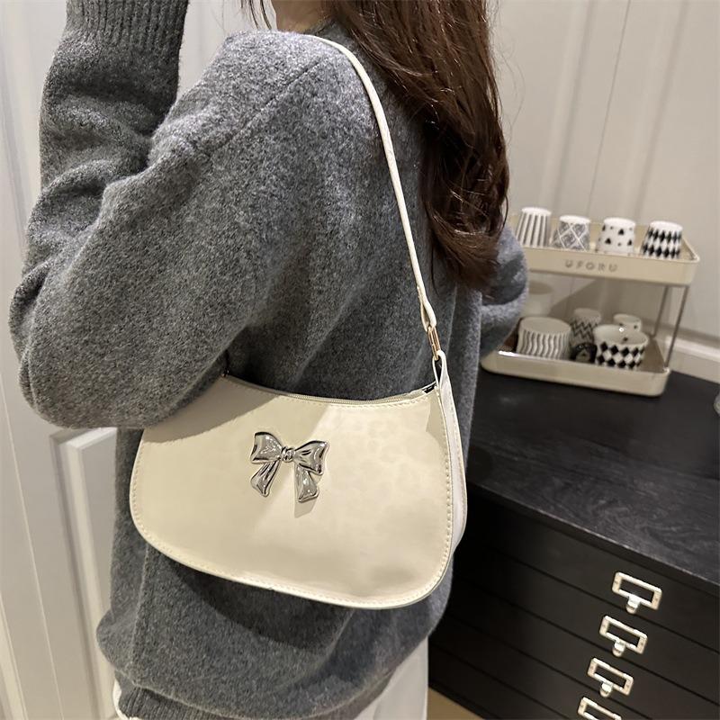 Новая модная и повседневная популярная сумка на одно плечо подмышку, трендовая и красивая маленькая квадратная сумка, сумка подмышку