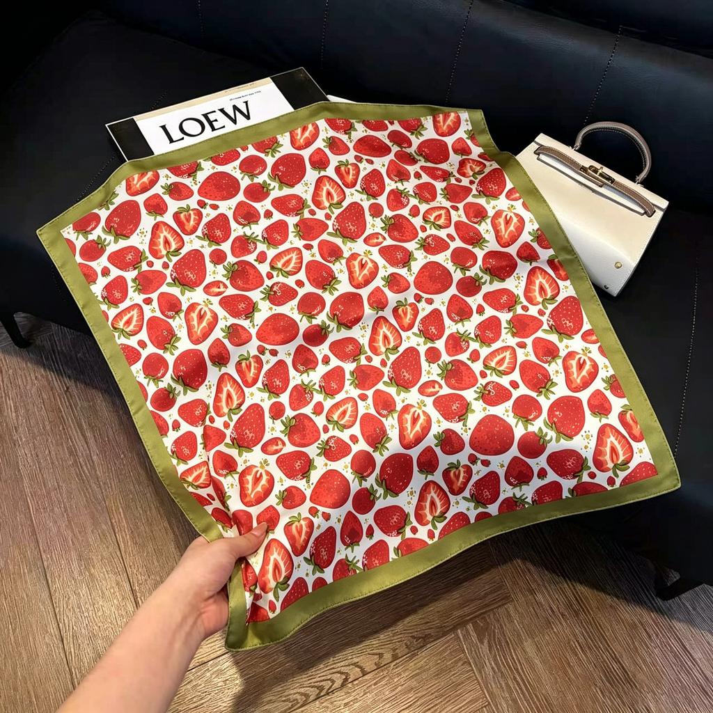 Silky skin-friendly fabric, high-end silk scarf, foreign style fashion neck care scarf 71 small square scarf, mother scarf, small scarf.