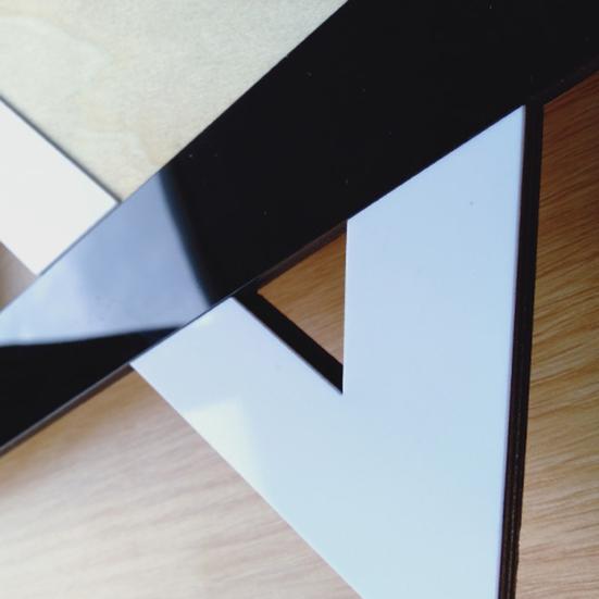 Настенные часы Высококлассные и элегантные без номера в скандинавском стиле. Простая установка. Контрастный цвет для спальни.