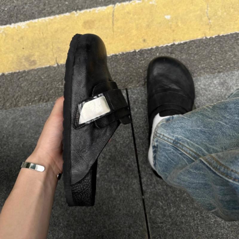 Модные Удобные Мягкие Кожаные Шлепанцы на Плоской Подошве Женские Модные С Круглым Носком Дизайн с Металлической Отделкой Повседневные Сандалии Черные Уличные Пляжные Сандалии