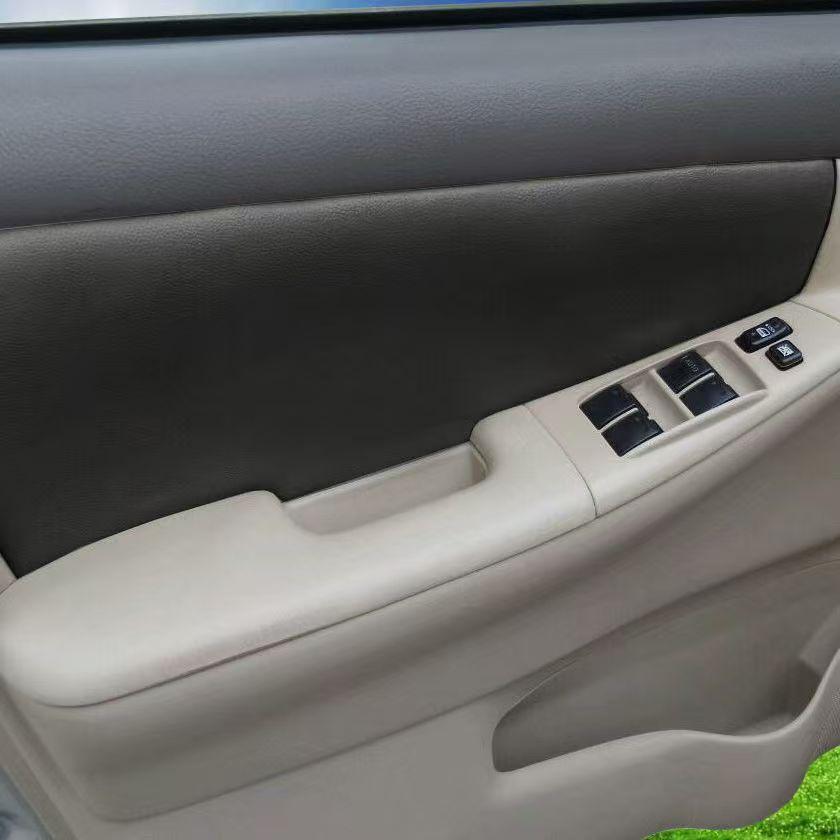 Кожаная накладка на подлокотник для двери Toyota Corolla (2004-2011 гг.)