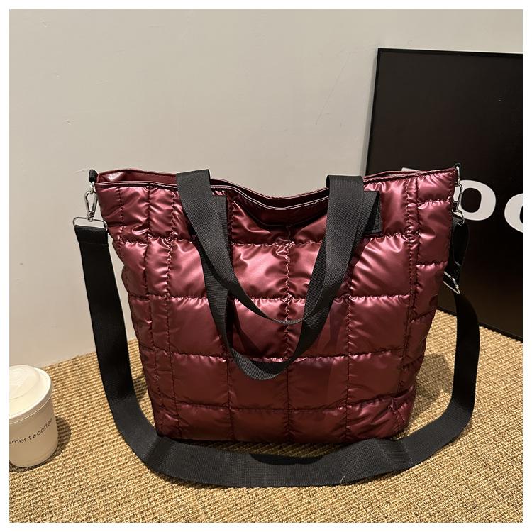 Вышитая нитью квадратная простая модная большая вместимость 2024 новый тренд повседневная портативная сумка через плечо косая сумка