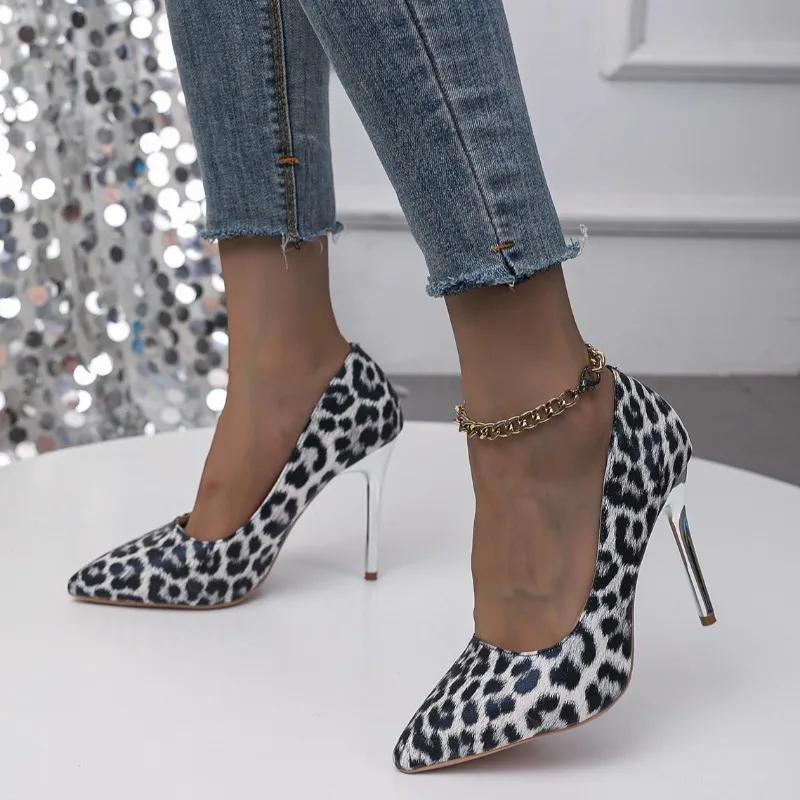 Туфли на высоком каблуке 2024 года, новые женские туфли из искусственной кожи, повседневные офисные туфли без застежек на шпильках, модные туфли с острым носком для ночного клуба с леопардовым принтом, танцевальная обувь