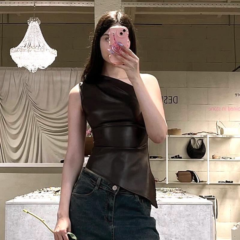 Женский осенний однотонный топ без рукавов на одно плечо на молнии