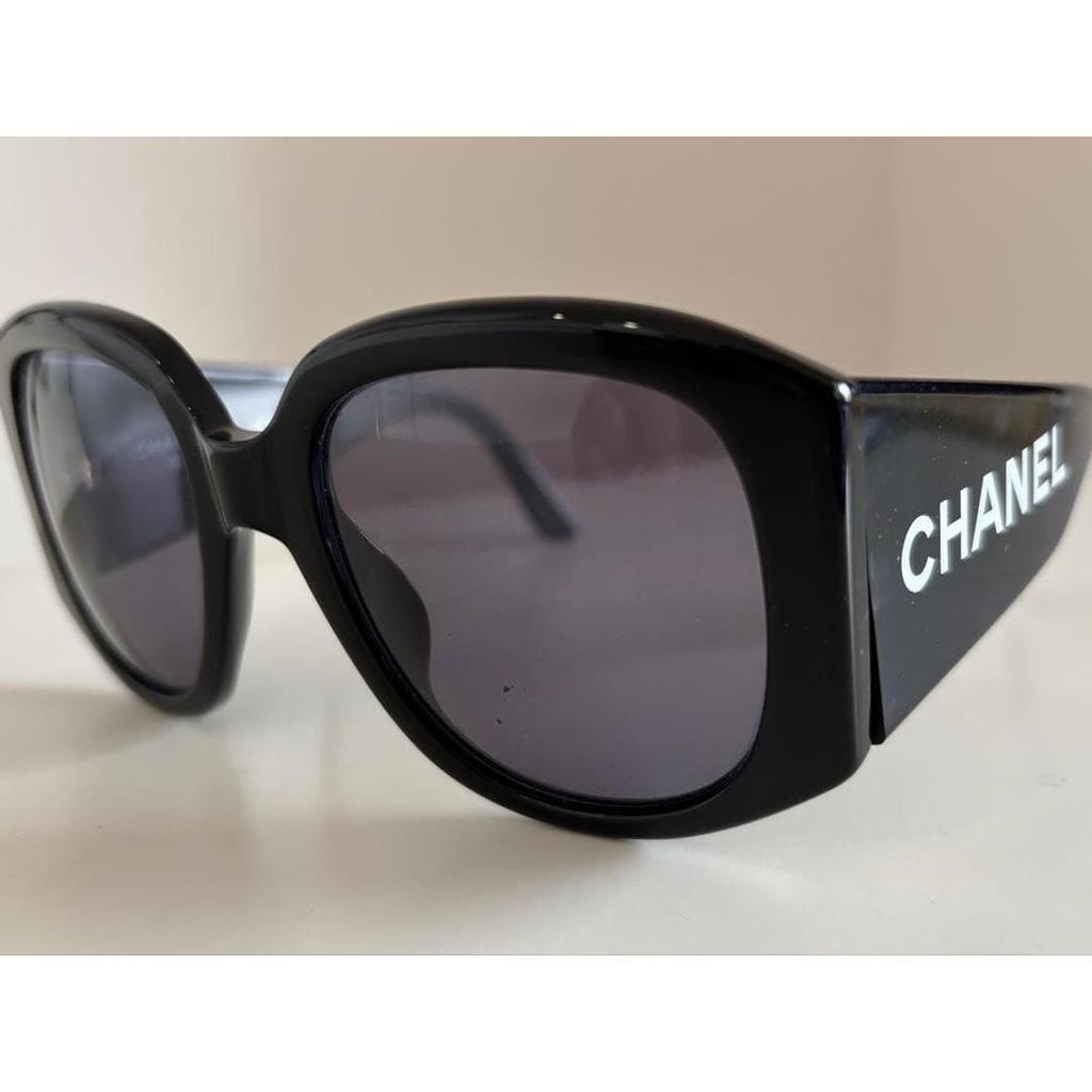 Б/у солнцезащитные очки CHANEL черные с логотипом