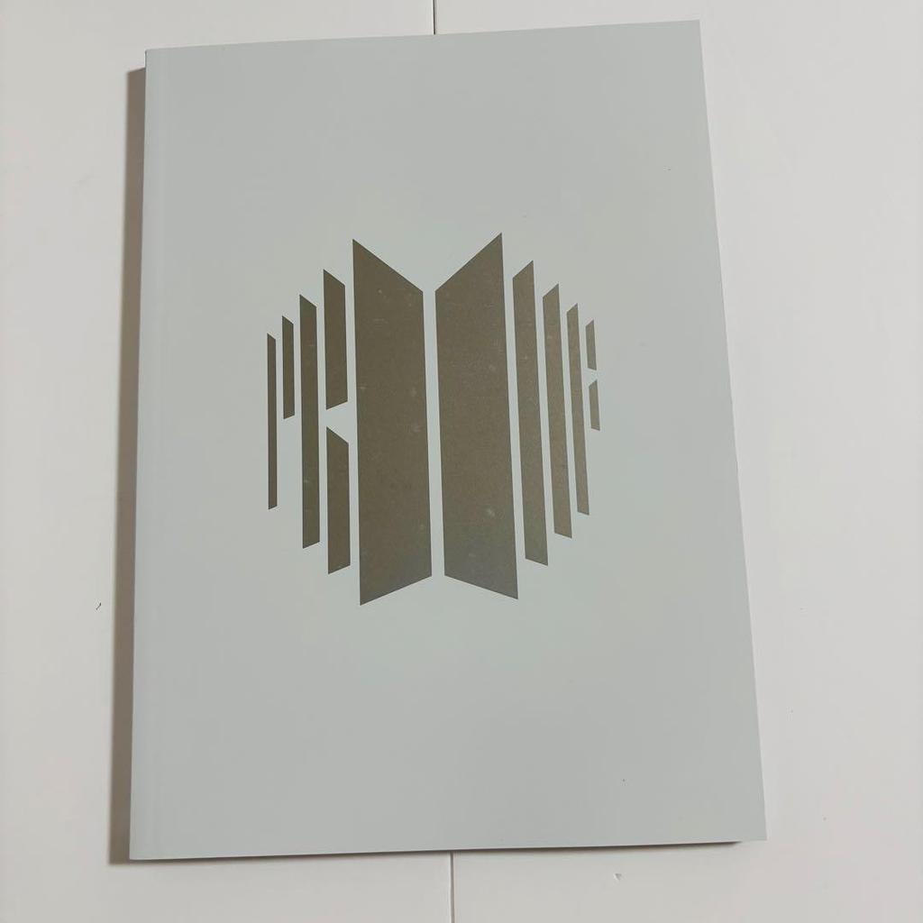 [Б/У] Альбом BTS PROOF (с открыткой-наклейкой для торговой карты)
