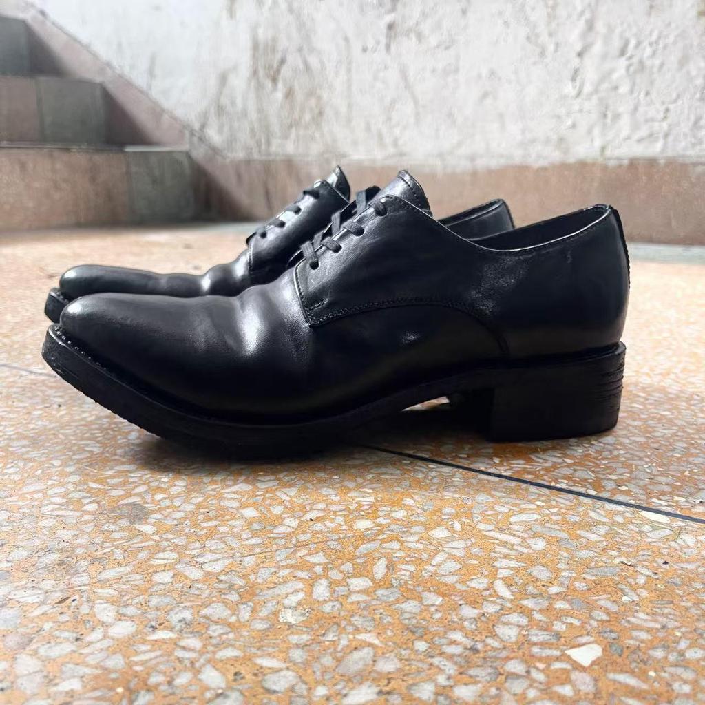 Мужские черные туфли дерби из стираной кожи – модный, мятый, заостренный дизайн