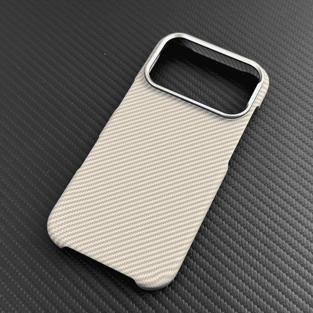 Магнитный чехол из кевлара для iPhone 17 Pro Max: Ультратонкий, Ощущение голого металла, Полуоблегающий.