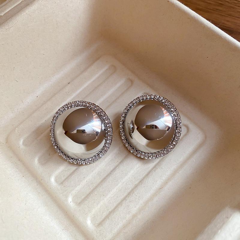 Преувеличенные круглые гладкие серьги Легкая роскошь Высококлассные Европейские и американские модные темпераментные металлические серьги Девушка