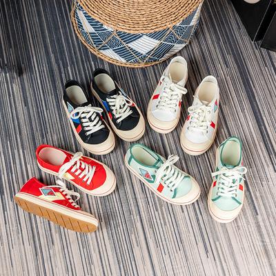 Ретро холщовые туфли женские 2025 новые на плоской подошве контрастная цветная вставка повседневные кеды с низким верхом на шнуровке дышащие маленькие белые туфли