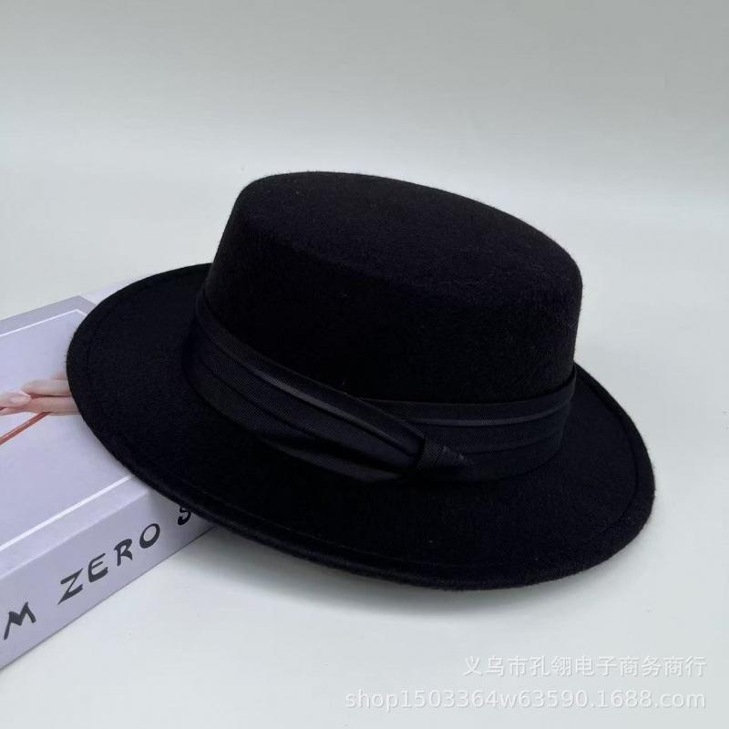 French retro flat hat women's winter fashion versatile face small top hat outdoor warm woolen sun hat tide