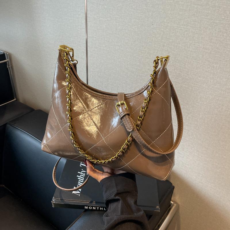 Нишевый дизайн текстурированная сумка-мессенджер для通勤 2025 осень и зима новая ретро бриллиантовая цепочка сумка-тоут