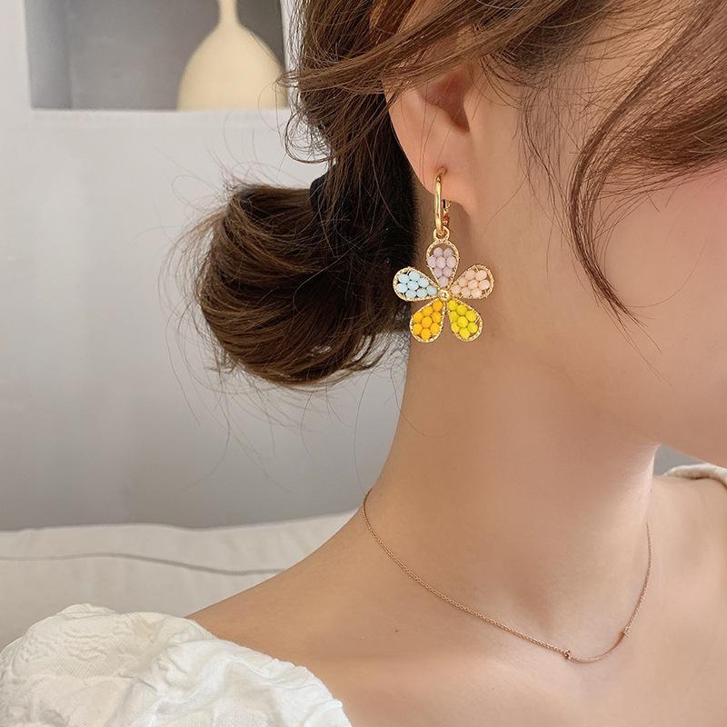 Colored rice beads five-petaled flower ear buckles small fresh and sweet versatile earrings 2025 early spring new atmosphere earrings
