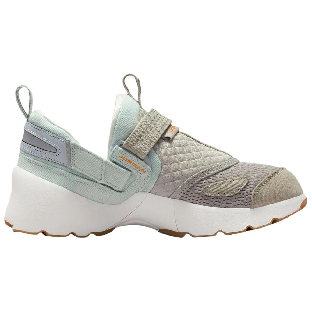 Женские lifestyle кроссовки Air Jordan Trunner LX Multi Bright Ceramic IM6661-981