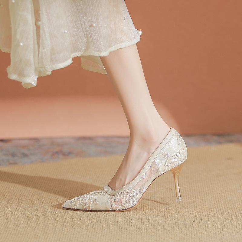Туфли на высоком каблуке женские 2025 весна новые женские туфли сексуальные кружевные полые одинарные туфли туфли подружки невесты свадебные туфли