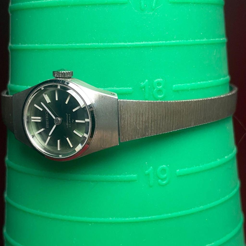 Used Deadstock Unused SEIKO Bracelet Hand-winding Rare Green Genuine Bracelet Vintage Antique Seiko WGP Working Condition Made in 1972