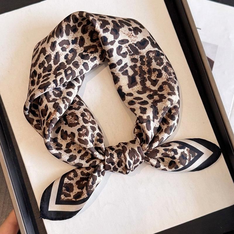 111 mulberry silk small square scarf spring, autumn and winter Korean silk scarf female cat baby scarf versatile 11cm tide