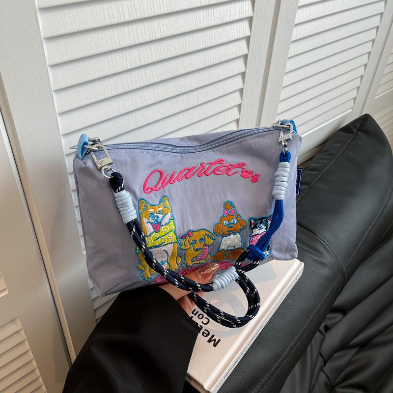 Повседневная простая текстура трендовая мода маленькая квадратная сумка 2025 лето новая в иностранном стиле женская персонализированная на плечо сумка-мессенджер