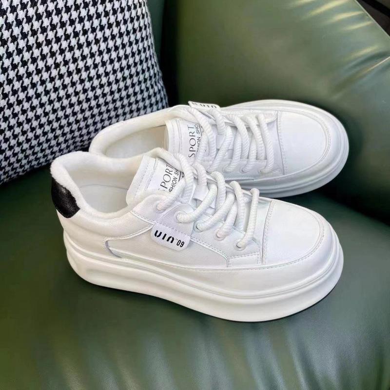 Внешнеторговые кожаные маленькие белые туфли женские универсальные на толстой подошве маффин увеличивают высоту 2025 осень и зима новая повседневная бархатная бо