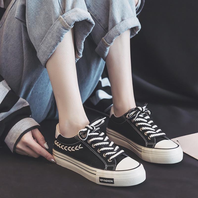 Spring New Low-Top Platform Canvas Shoes Women's Ins Fashionable Shoes Platform Shoes Retro Wheat White Shoes Board Shoes