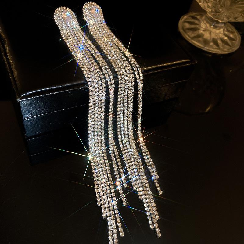 Luxury Spider Web Drop Tassel Earrings with Inlaid Diamonds