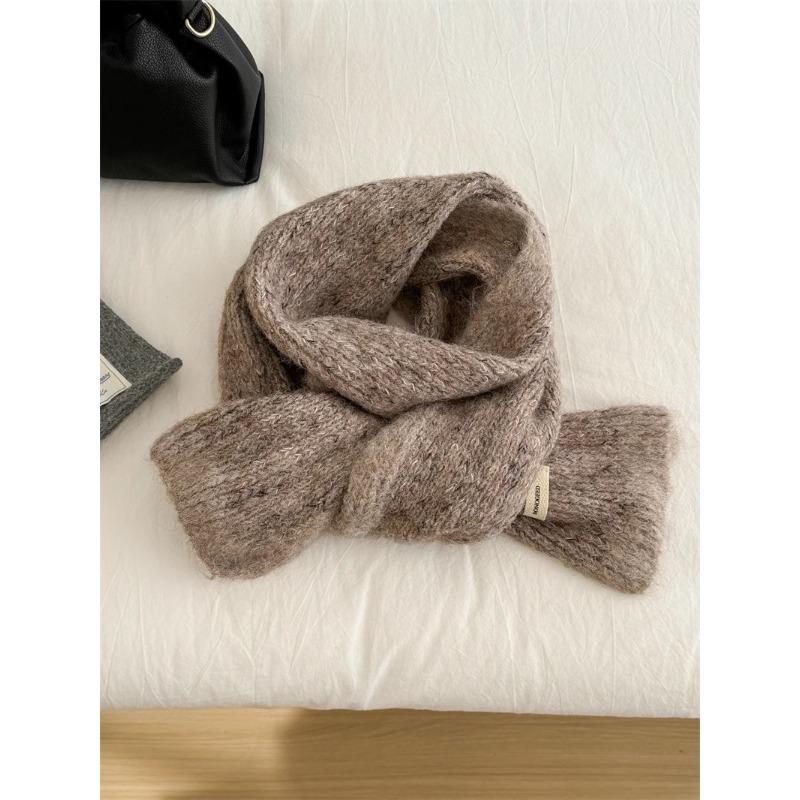 This Autumn and Winter Women's Plush Korean Style Atmosphere Shawl Can Be Worn As An Outer Layer for Both Warmth and Neck Protection