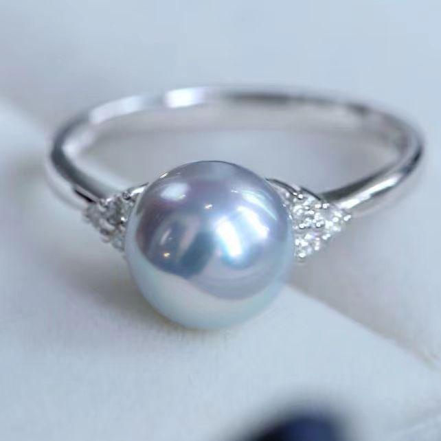 Регулируемое минималистичное кольцо серебристо-серого цвета с голубым жемчугом и бриллиантом