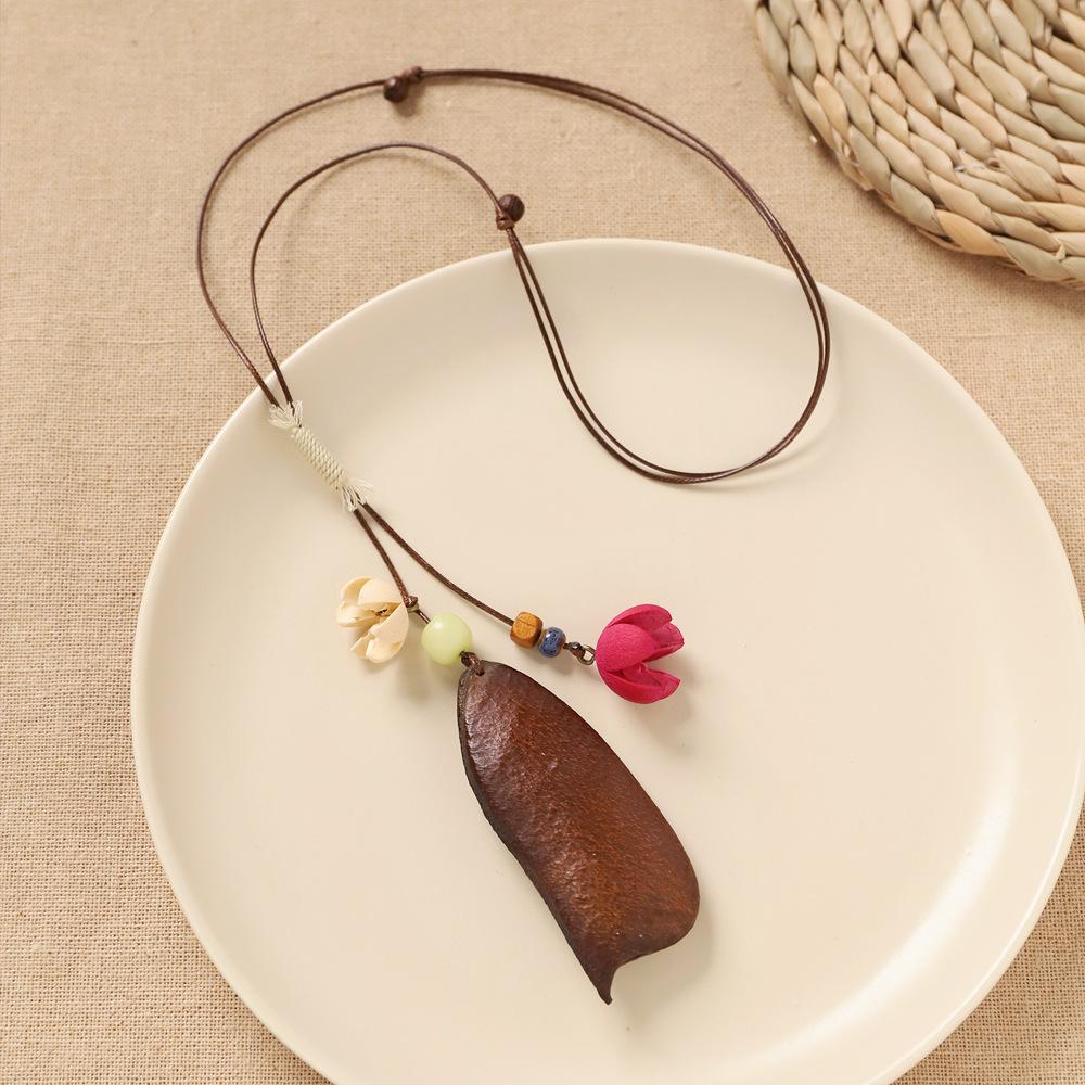 Handmade woven necklace pendant in Chinese ethnic style cotton and linen pendant necklace