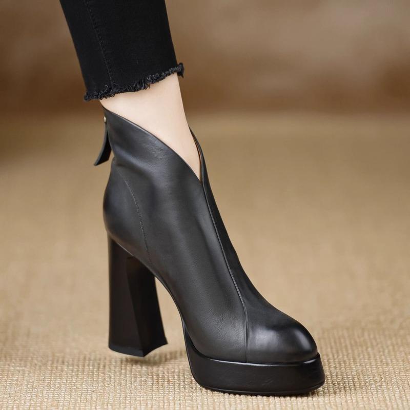 Мода 2024 года, новые мягкие кожаные женские ботильоны на платформе, короткие ботильоны, зимние ботинки, теплая обувь с круглым носком, молния сзади, черного и коричневого цвета