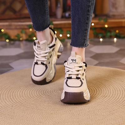 Кроссовки на танкетке для женщин, весна 2025, новая кожа, интернет-знаменитость, толстая подошва, супер-огонь, универсальные, для маленьких ног, спортивная обувь