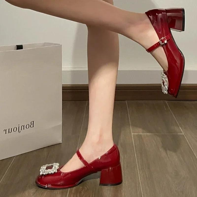 Мода 2024 Модная обувь для женщин Женские туфли-лодочки с пряжкой Осенние туфли Мэри Джейн с квадратным носком Стразы Однотонное платье Туфли на толстом каблуке Неглубокие туфли