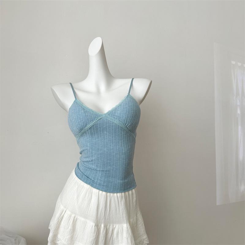 Элегантная кружевная майка с V-образным вырезом: Закрывает подмышечный жир, Встроенные чашечки, Красивый дизайн спины