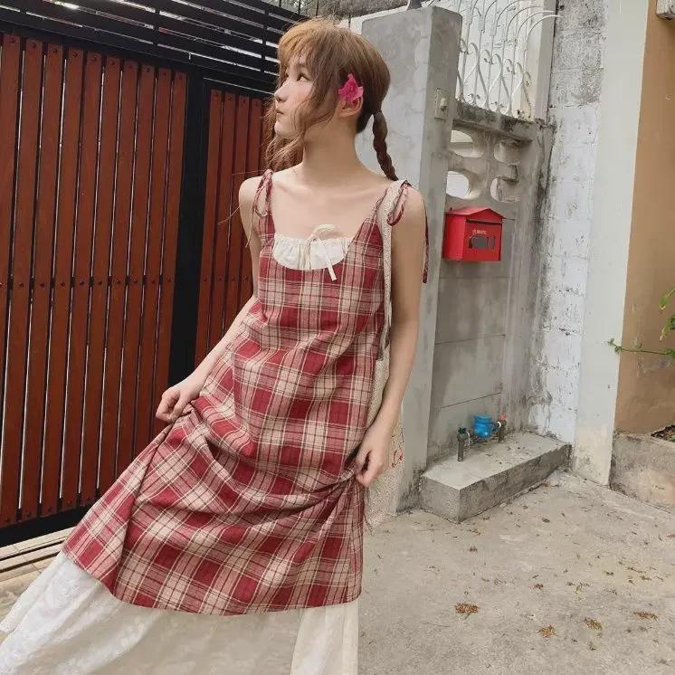 Платье-подтяжка в клетку с кружевной отделкой: Летний женский комплект из двух частей 2024 года