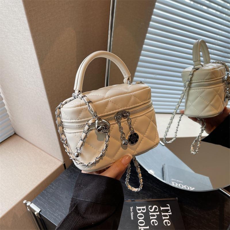 Design Portable Box Bag, New Diamond Chain Bucket Bag, Niche Texture Messenger Bag.