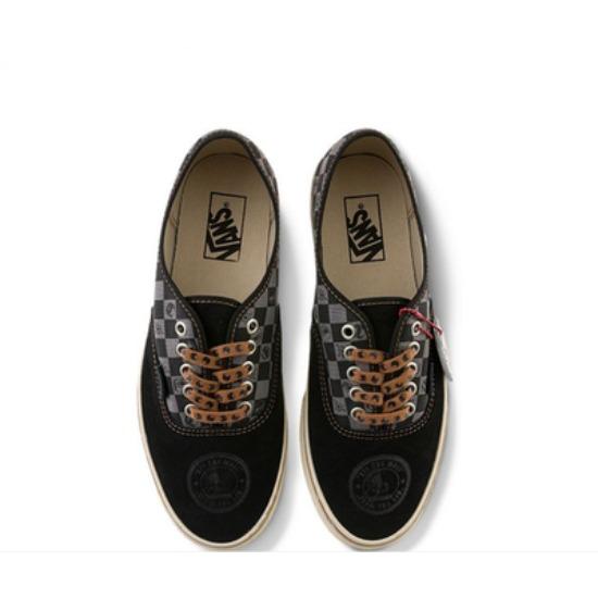 POP MART x Vans Authentic Скейтбордические кроссовки Унисекс Черно-белые VN000EGAQ3Y