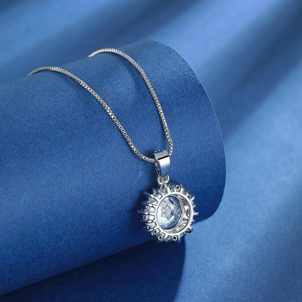 Exquisite Female Necklace 925 Sterling Silver Round Cut Zircon Sunflower Shaped Pendant Necklace for Women Chic Clavicle Chain