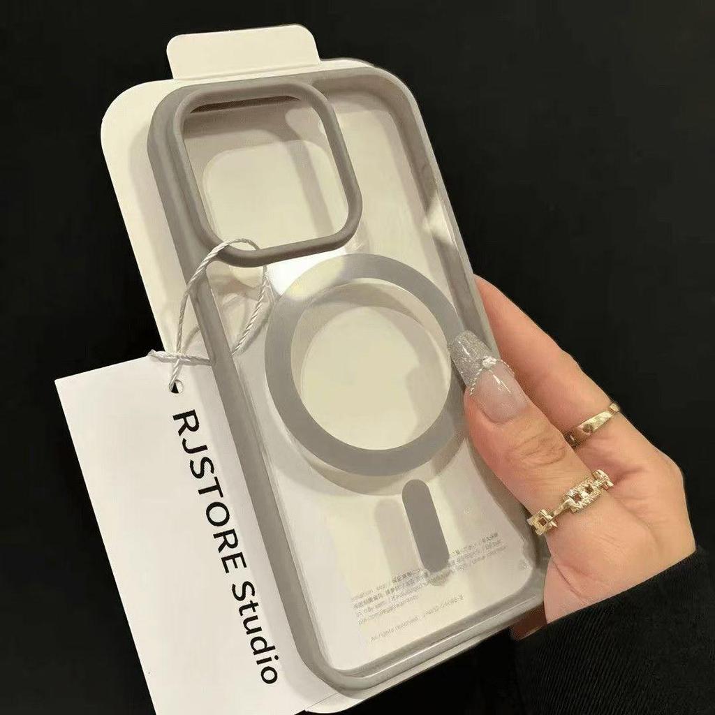 Совместимый с iPhone 14 Pro, этот магнитный чехол-накладка MagSafe обеспечивает прозрачную беспроводную зарядку и защиту для вашего устройства Apple.