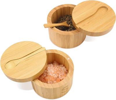 Новая бамбуковая солонка с мини-ложкой, кухонная солонка с поворотной магнитной крышкой, контейнер для хранения соли, перца и специй