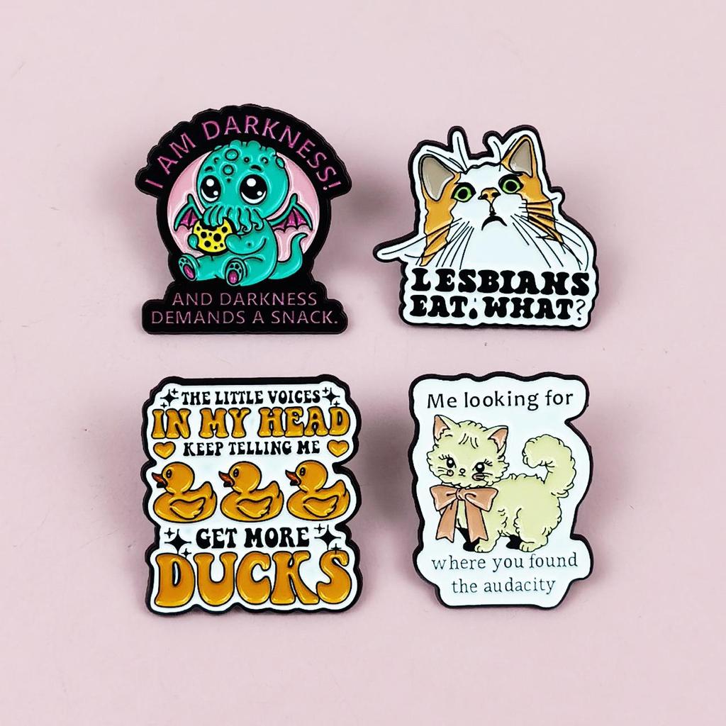 Cute Cartoon Cat Brooch with Bow Badge for Backpack & Clothing Decoration